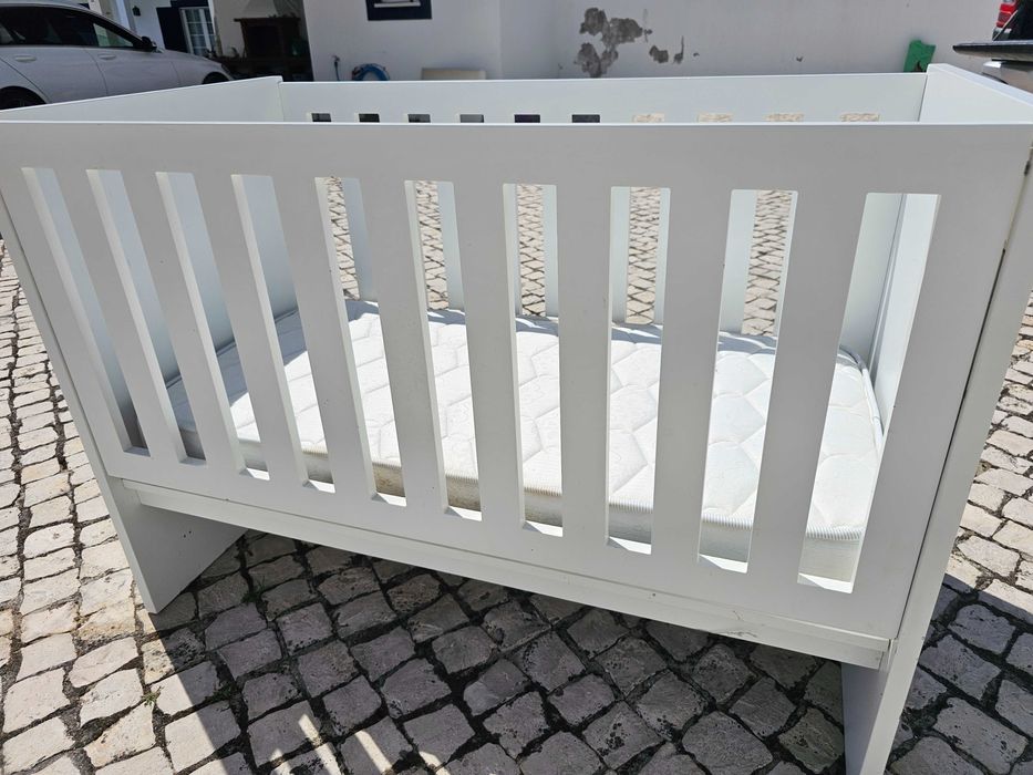 Cama de grades Bebé c/ Colchão