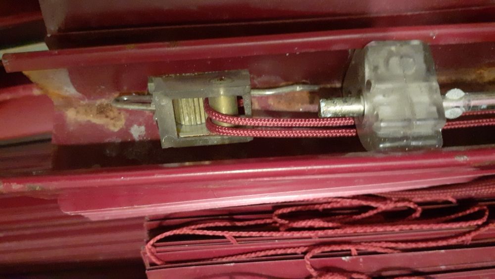 Estores laminados de alumínio