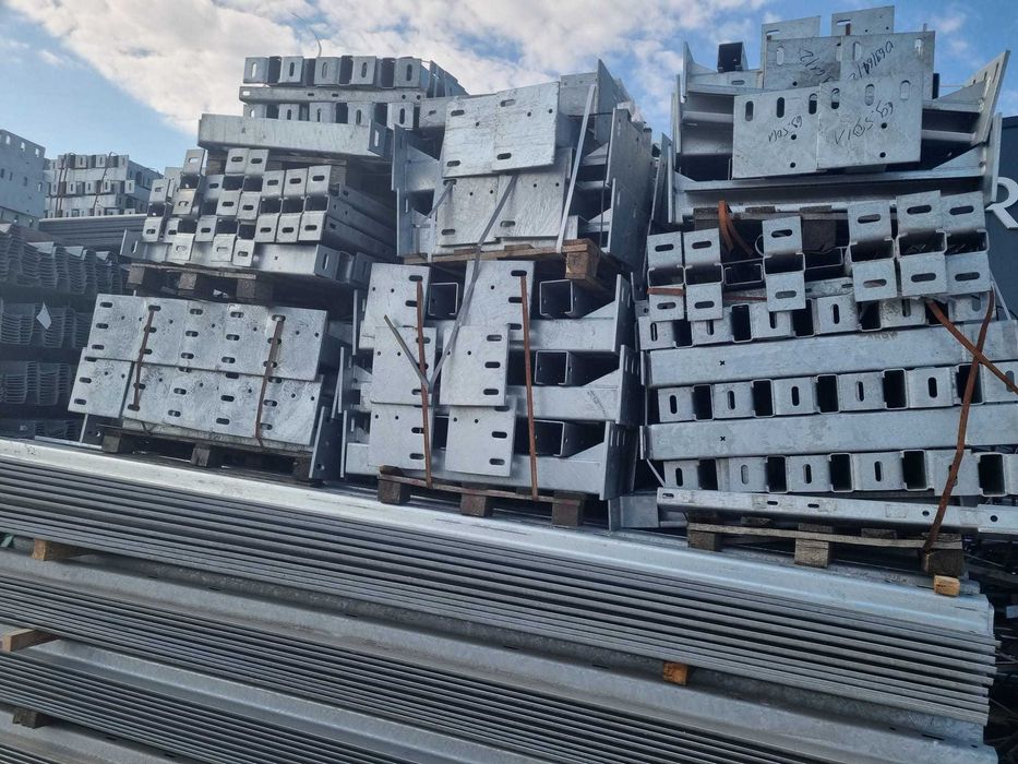 Słupy konstrukcja stalowa marki blacha stal użytkowa profile rury