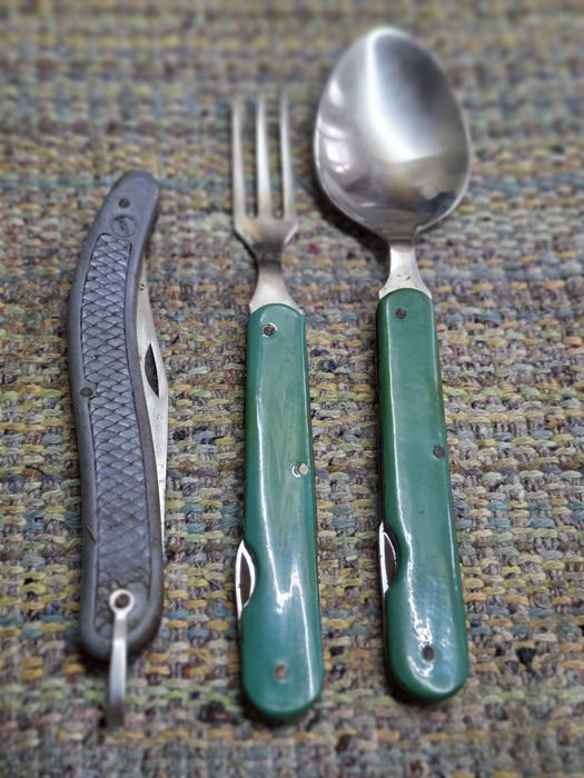 Набір: складні ложка, виделка з ножиками і ніж.