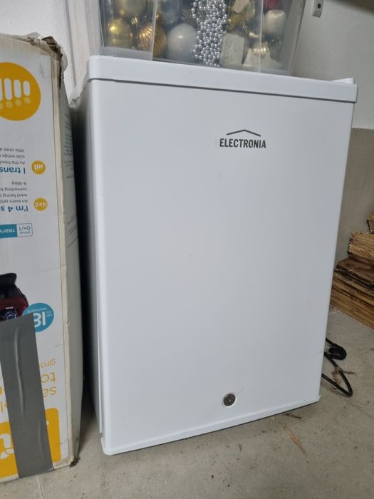 Mini frigorífico (frigobar) com chave