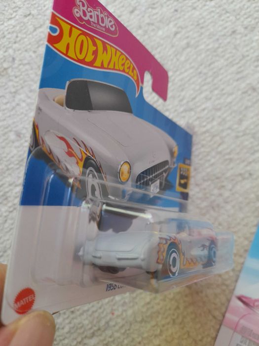 Hot Wheels Corvette 1956 + mini plakat z filmu Barbie
