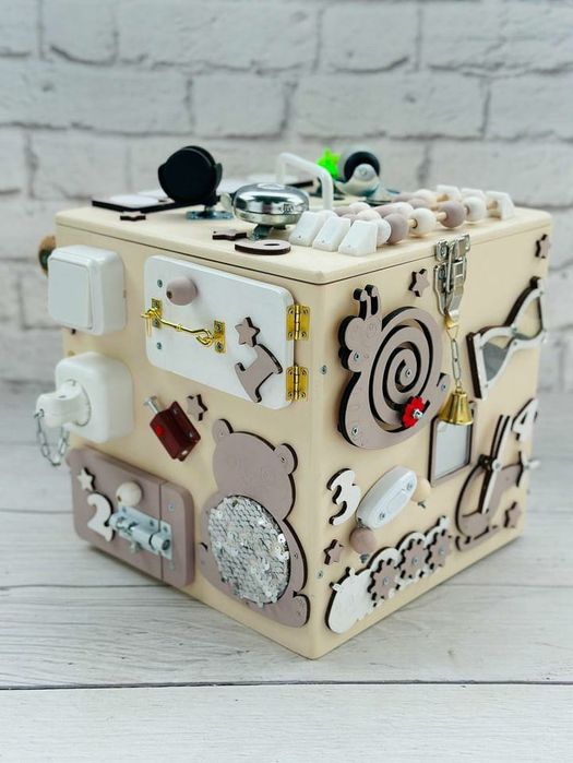 Бізікуб Бізіборд