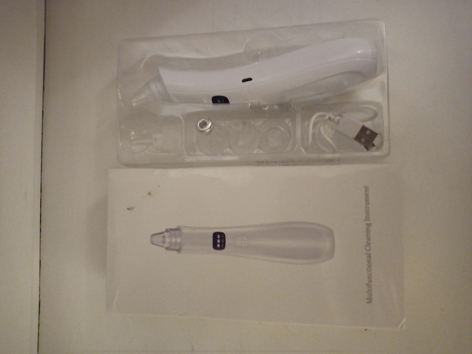 Вакуумный очиститель лица от угрей и точек. встроенный аккумулятор