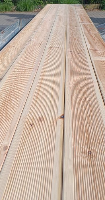 Deska tarasowa modrzewiowa ryflowana i gładka