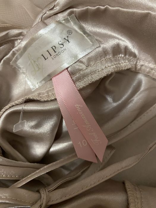 Дуже гарна сукня бренду Lipsy