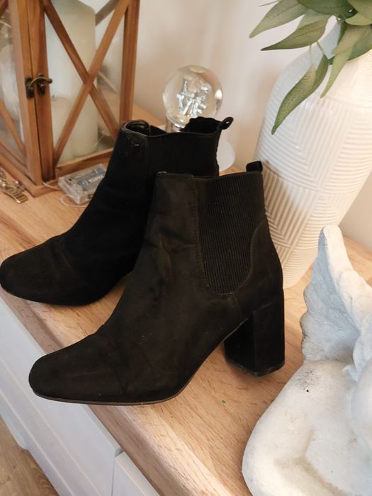 Czarne buty botki na obcasie slupku