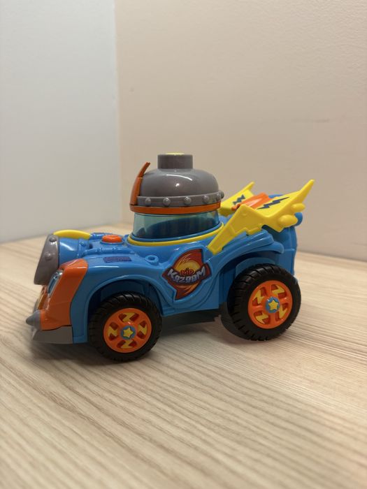Pojazdy Supetrhings Speed Fury i Kazoom Racer