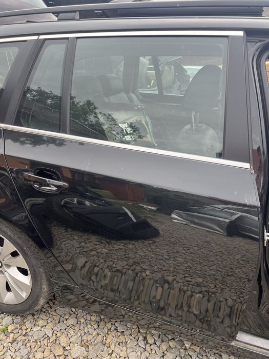 Drzwi Lewe  tylne Bmw  e61 475/9 Blac Saphire Metalic