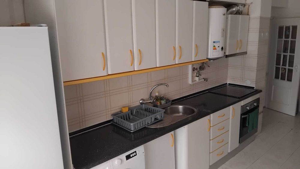 quarto casal para arrendar Amora com despesas
