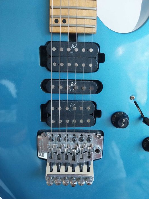 Guitarra washburn azul Floyd Rose