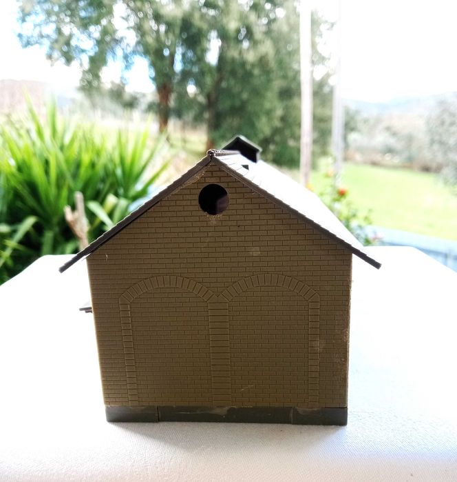 PIKO 61823 Garagem de comboios com ILUMINAÇÃO