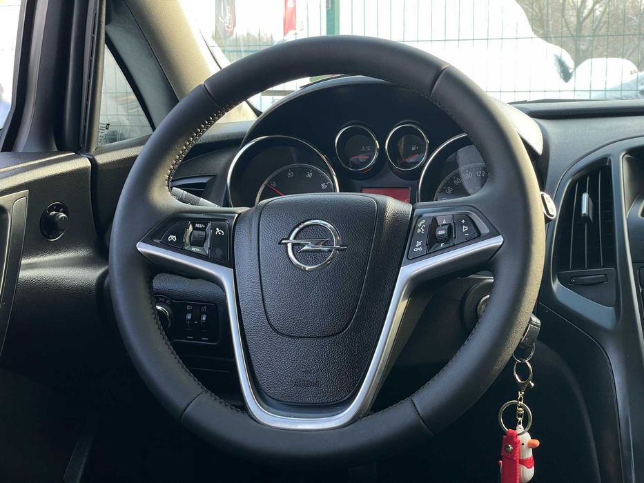 Opel Astra 2011 дизель