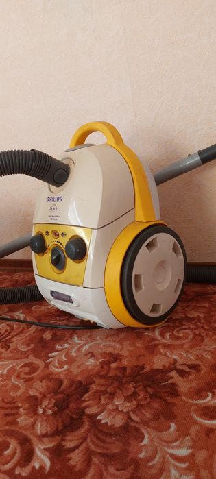 Пилосос    Philips