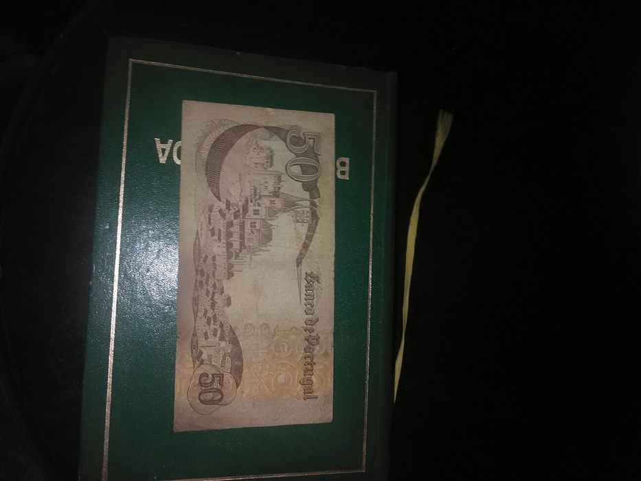 Vendo notas antigas em escudos