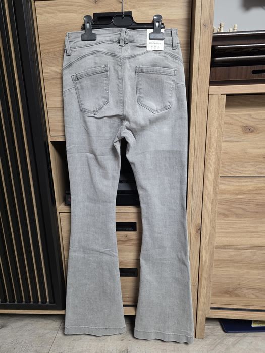 Nowe jeansy dzwony 36