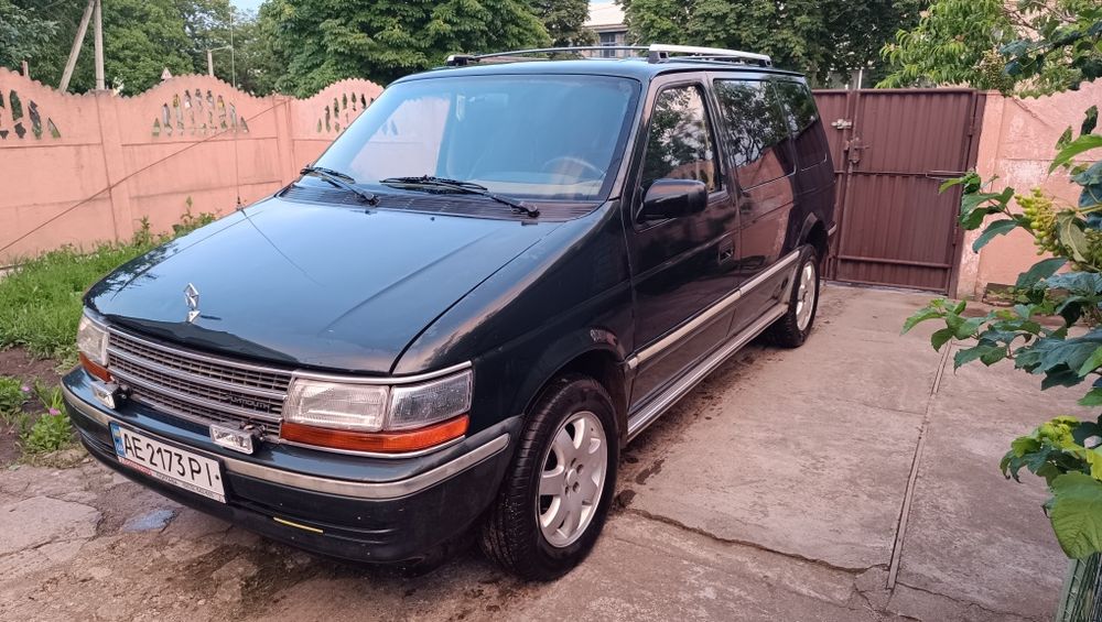 Автомобіль Plymouth Voyager