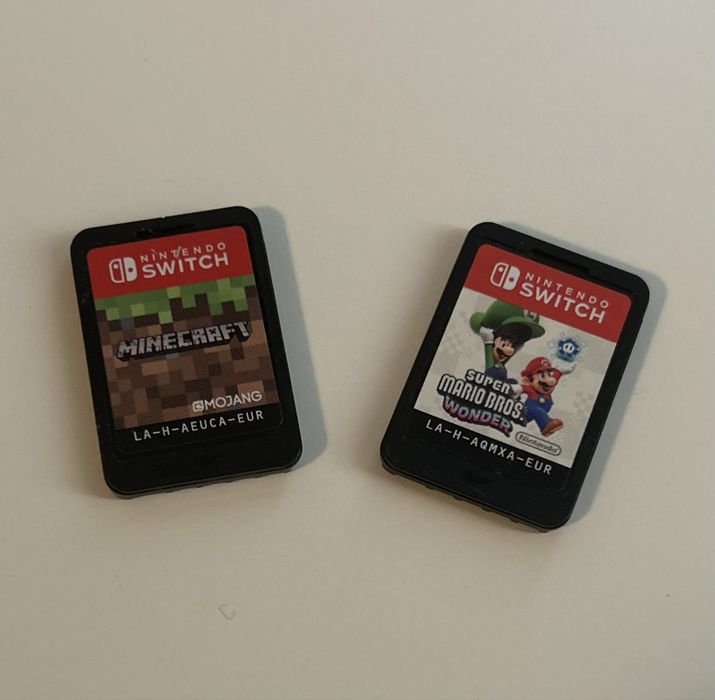 Nintendo Switch com minecraft, super mario wonder e caixa de transporte