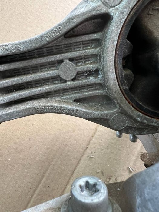 Подушка опора двигуна Citroen C4 II