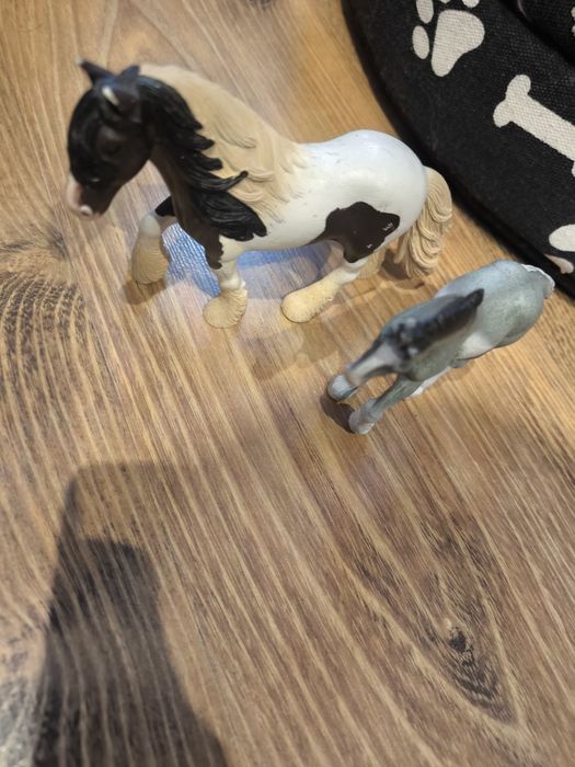 Sprzedam konie marki Schleich i CollectA