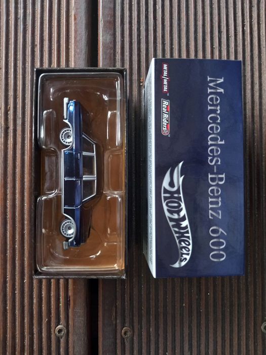 新品 Hot Wheels RLC Mercedes-Benz 600 Hot Wheels RLC Exclusive 1964 Mercedes-Benz 600 | Mattel