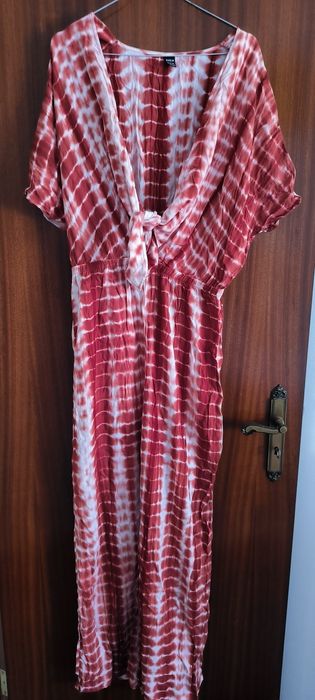 Macacão vermelho e branco novo