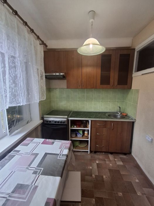 Сдам  однокомнатную на шевчеке 5 этаж