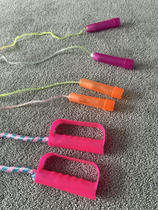 Скакалка, дитяча скакалка