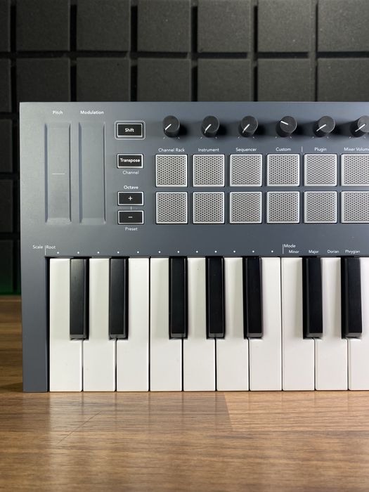 Novation FLkey Mini (Доставимо кур’єром — БЕЗКОШТОВНО!)