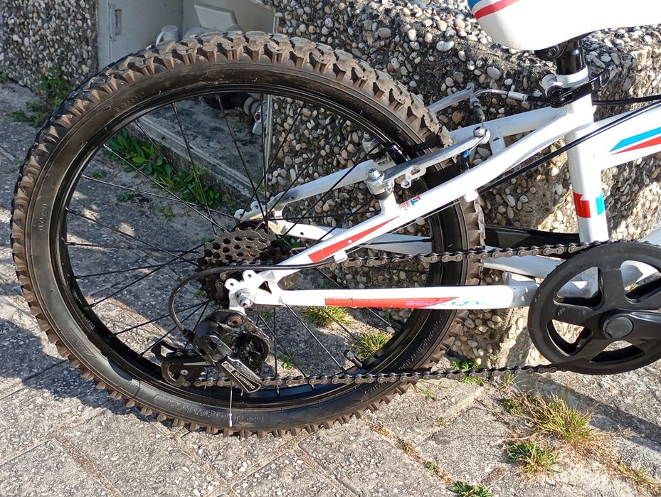 Bicicleta BTT para criança roda 20,boa qualidade,limpo e pronto para andar.