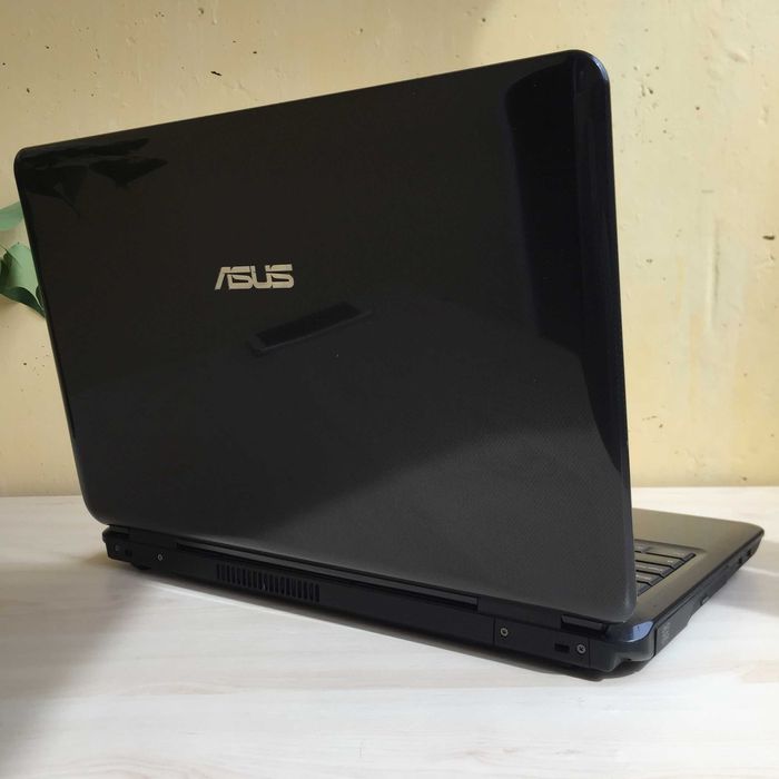 Ноутбук Asus K50AB / AMD X2 2.2GHz / 3GB / 250GB / ATI 4570 512Mb