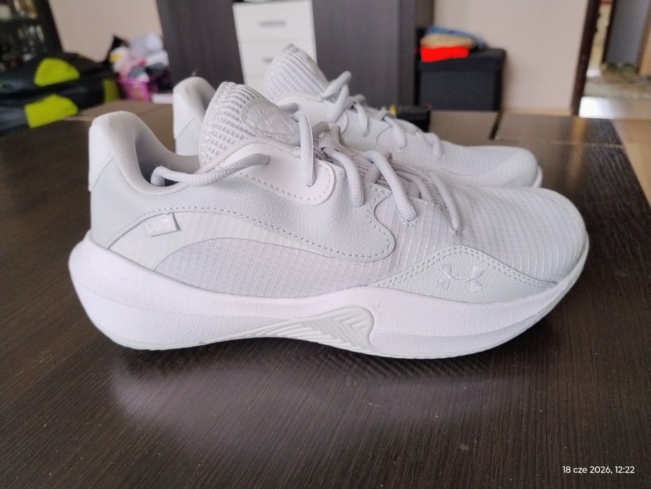 Sprzedam nowe buty Under Armour