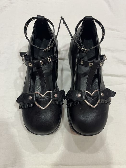 черные необычные туфельки