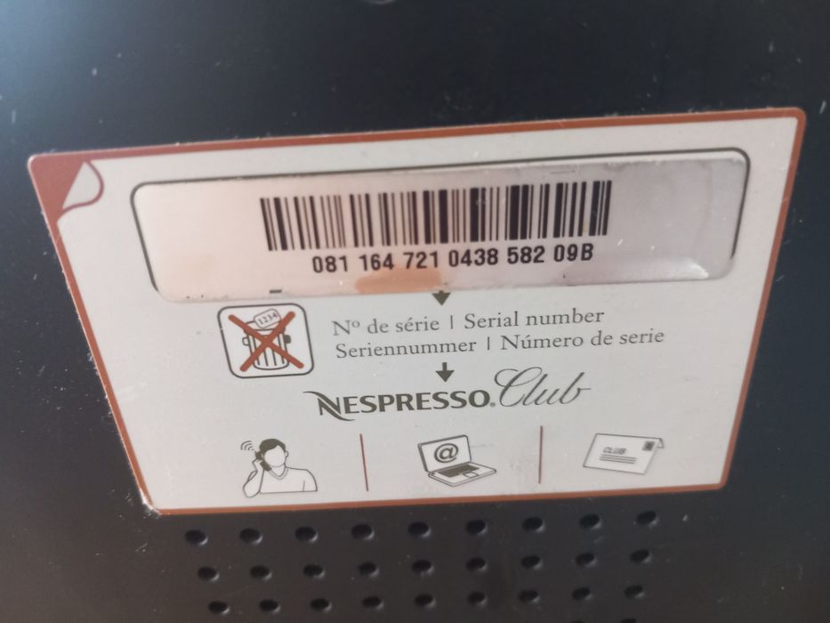 Maquina de cafe nesspresso  cube(avariada)