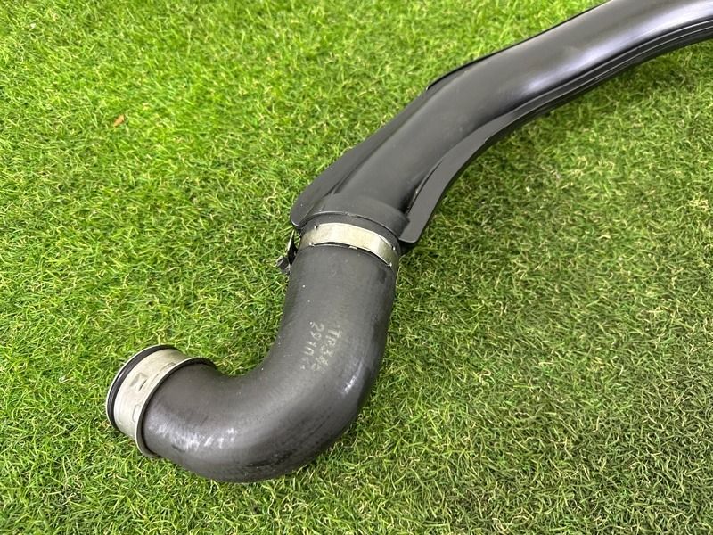 Патрубок интеркулера Volkswagen Touareg NF 3.0 TDI 2012