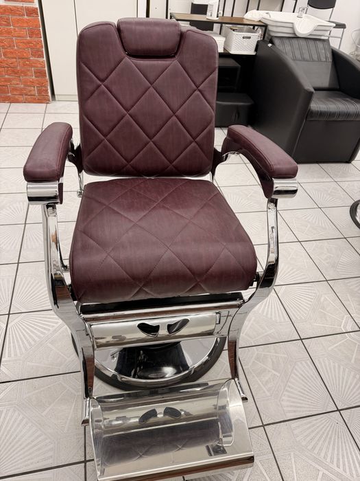 Fotel barberski – używany, stan idealny
