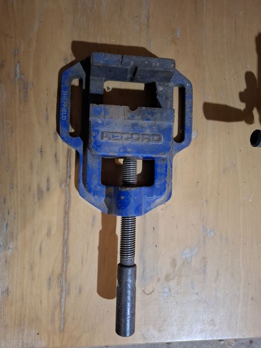 Suporte com coluna para berbequim