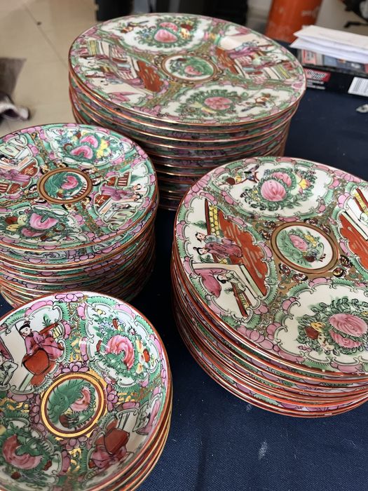 Conjunto de louças fabricadas em Macau