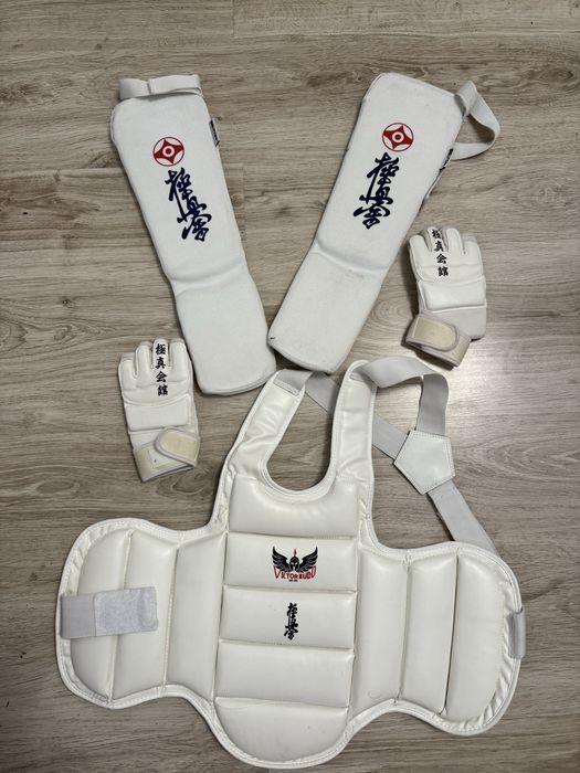 Karate kimono 8-9 lat i ochraniacze komplet