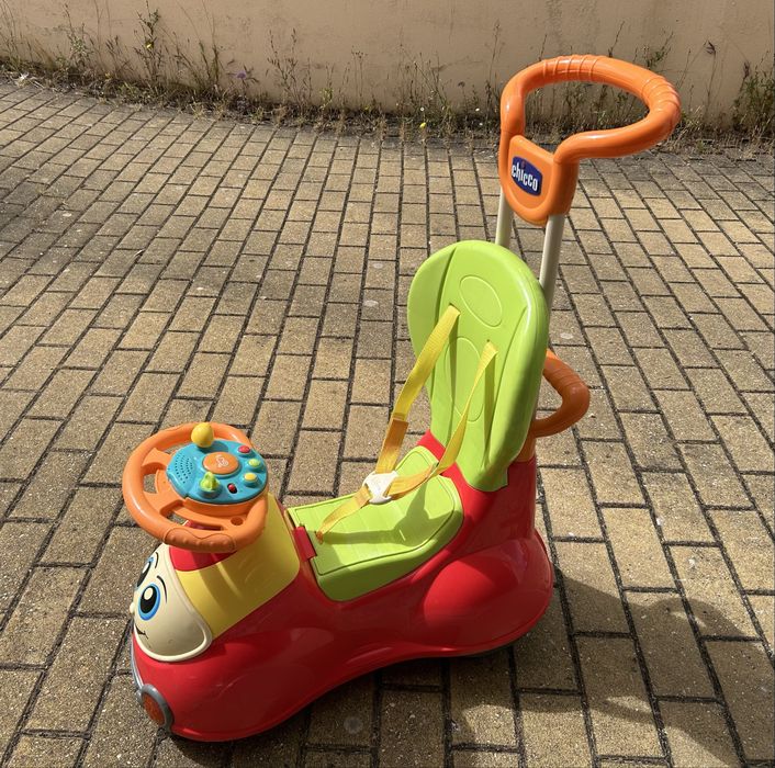 Andador Chicco Quattro com acessorios