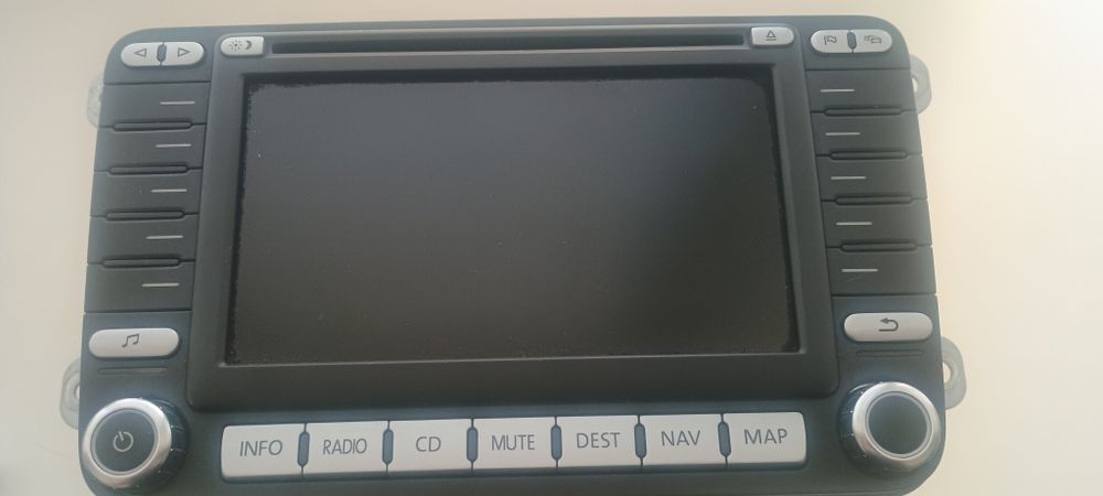 Продам штатну магнітолу