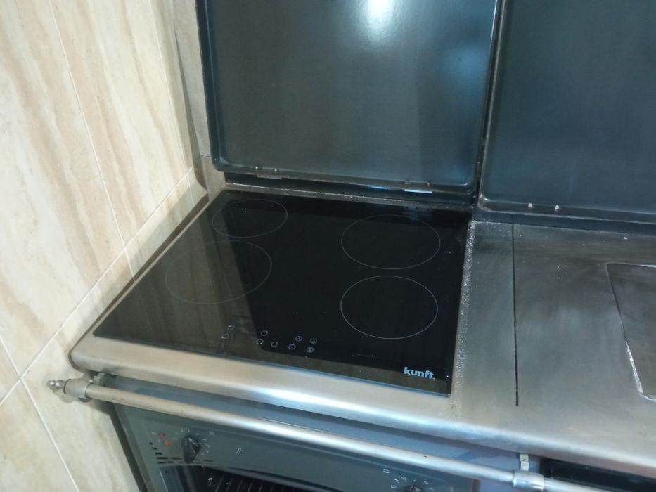 Fogão a lenha com forno elétrico mais placa elétrica