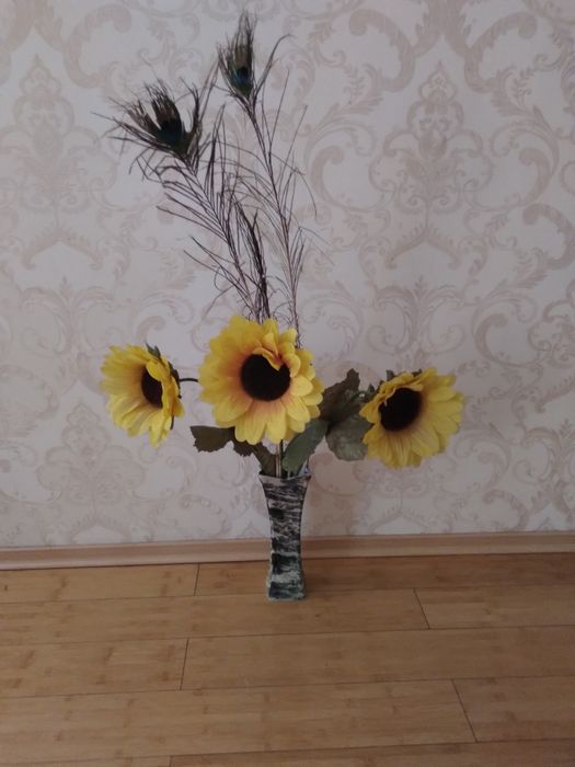Продам вазу з соняшниками