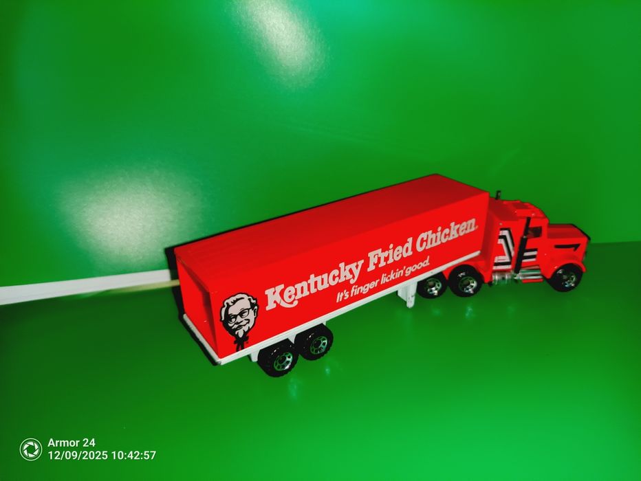 Machtbox KFC 1981 Peterbilt