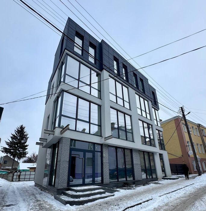 Продаж комерційного приміщення в центрі міста, вул. Євгена Сверстюка