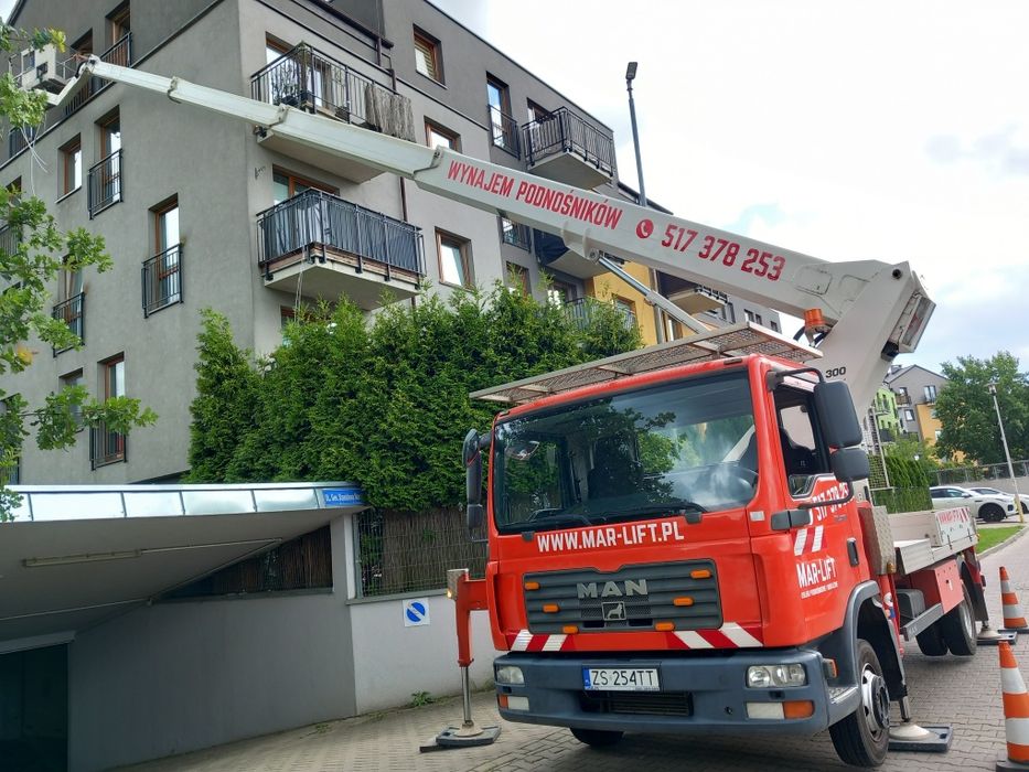 Podnośnik koszowy / zwyżka  30 metrów 320kg