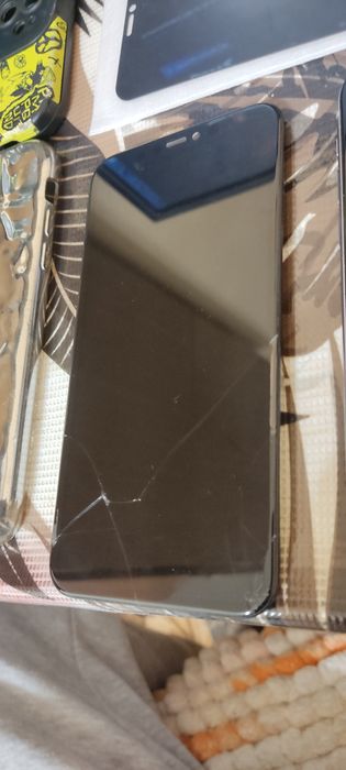 Продам айфон 11 + подарунок