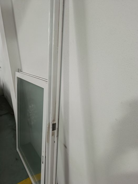 Janela em alumínio, vidro duplo térmico