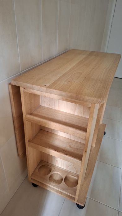 Mesa de cozinha extensível  com 2 bancos