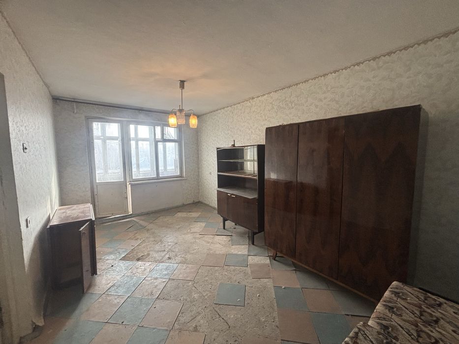 Продам двокімнатну квартиру в центрі під ремонт